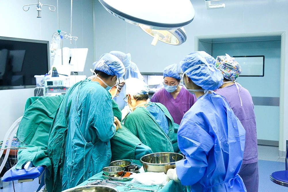 误诊两次后，他“跨越天山”来四川泌尿外科医院求医