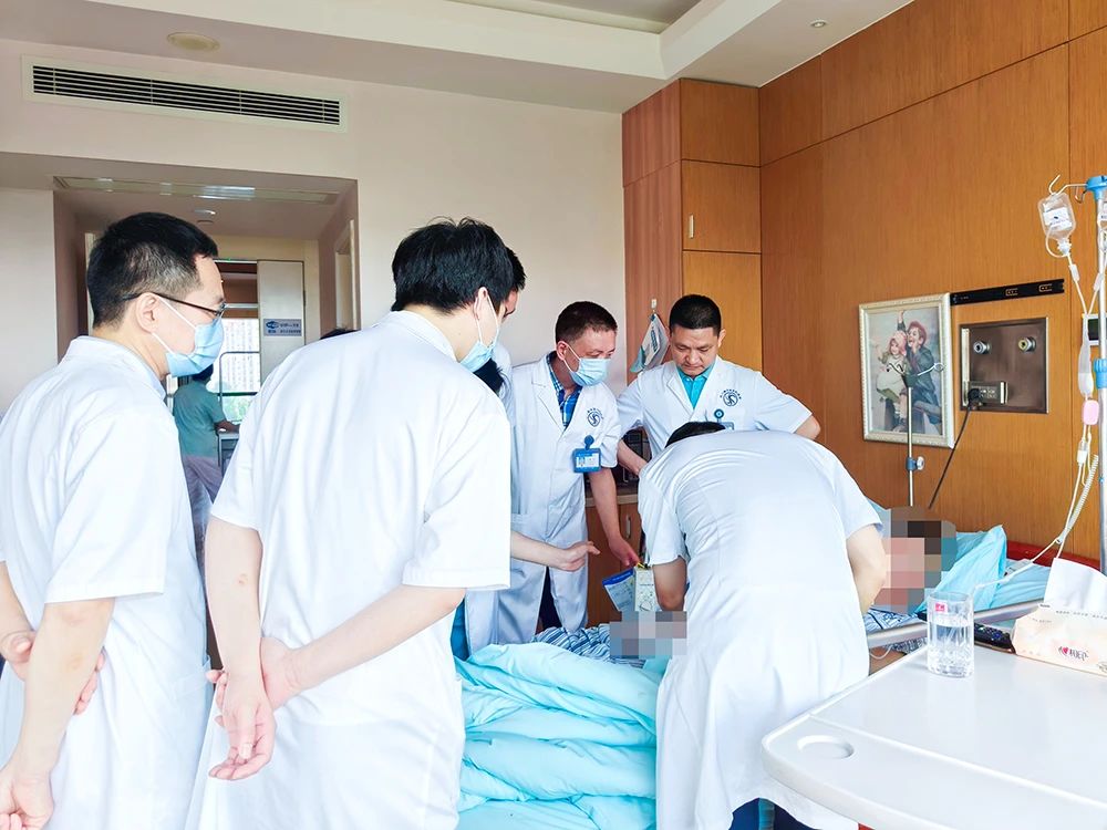 误诊两次后，他“跨越天山”来四川泌尿外科医院求医